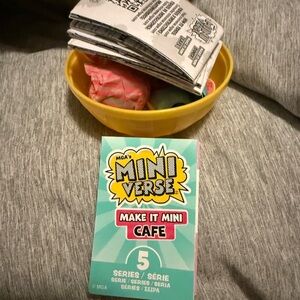MGA's Mini Verse Make It Mini Cafe Series 5
